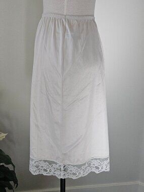 Vintage Vanity Fair Pale Beige Nylon 1/2 Slip w/Lace Trim - Size Med L